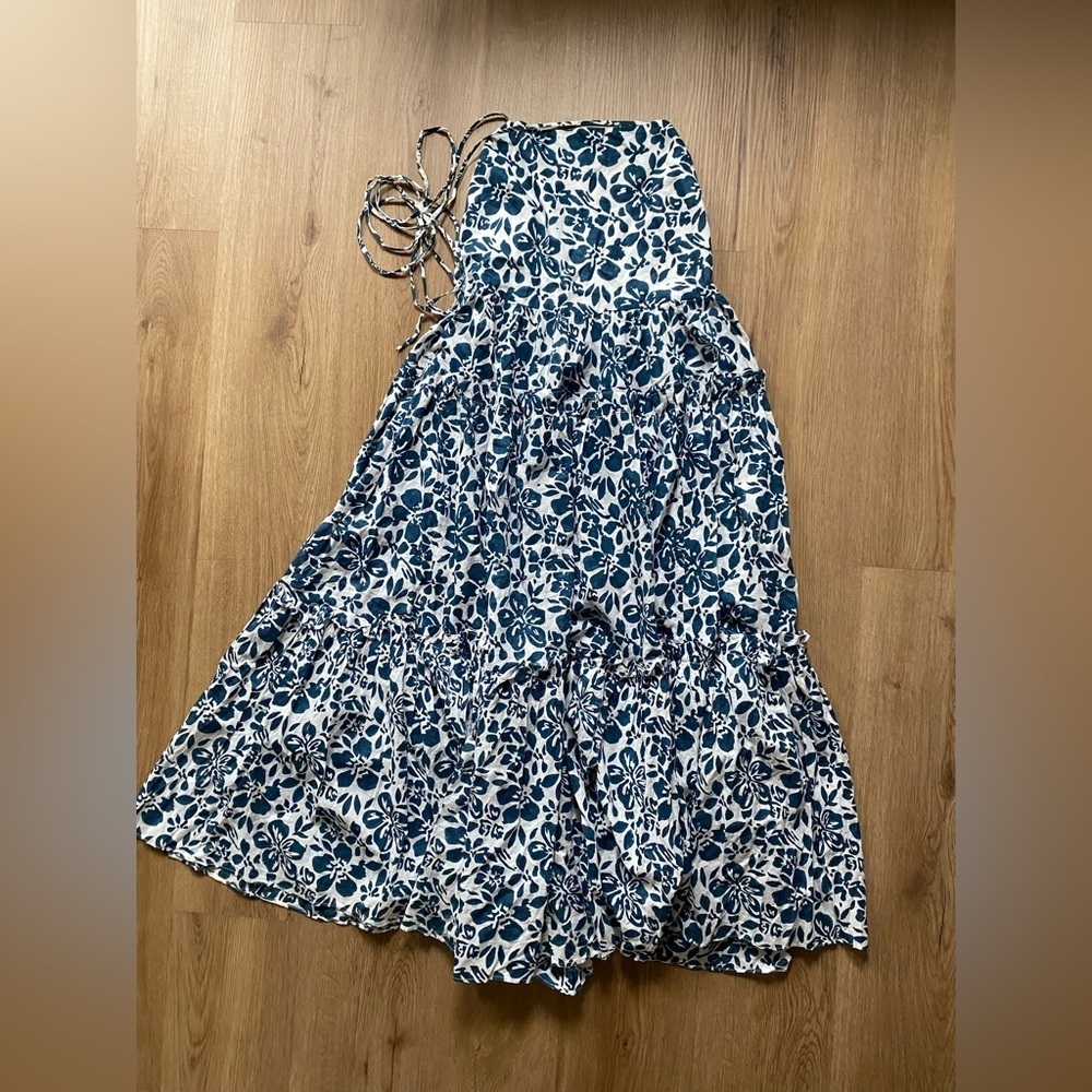 Cara Cara Blue and White Floral Harbour Island Midi Length Dress - Picture 2 of 6